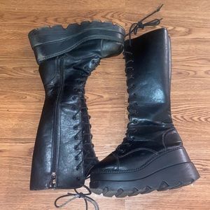 demonia dupes platform boot